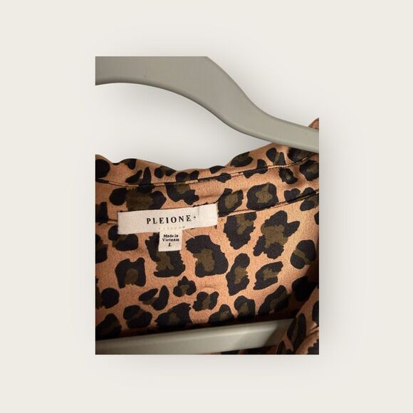 Anthropologie Pleione Cheetah Print Button Front Top Size Large - Picture 5 of 6